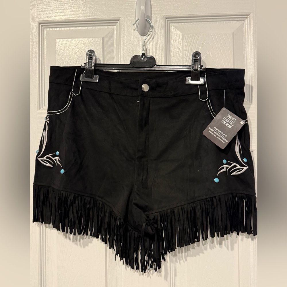 Black Fringe Vest and Shorts Set with Embroidery - Picture 4 of 6